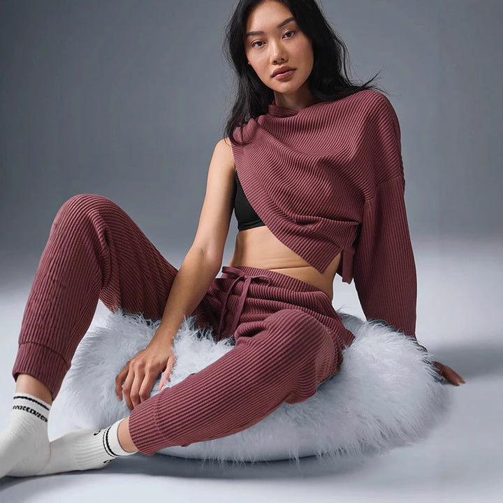 Kvinnenes cropped hettegenser sett laget av teksturert stoff Skjora