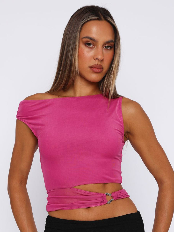 Dame Crop-Top med asymmetrisk snitt og dekorativ ringdetalj Skjora