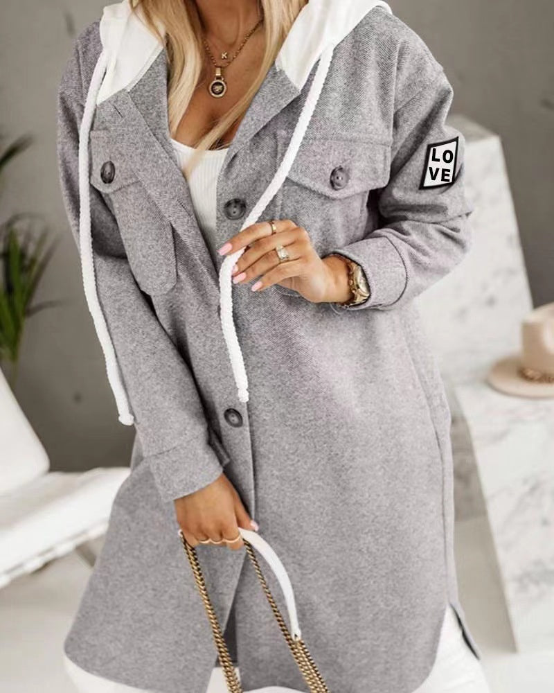 Dame Oversized Hoodie Jakke med Stilige Knappe Detaljer og Lommer Skjora