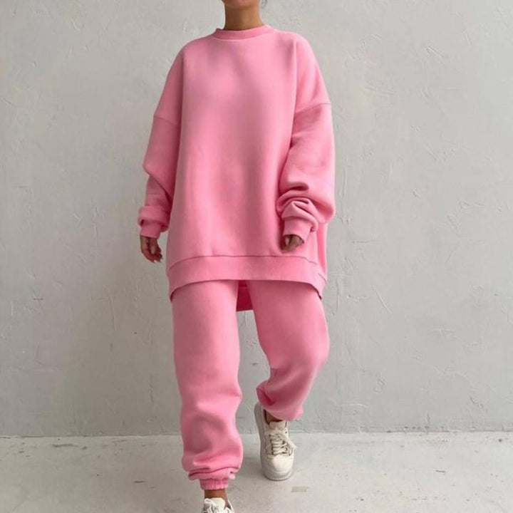 Kvinnens komfortable oversized loungewear-sett med høy krage og elastiske mansjetter