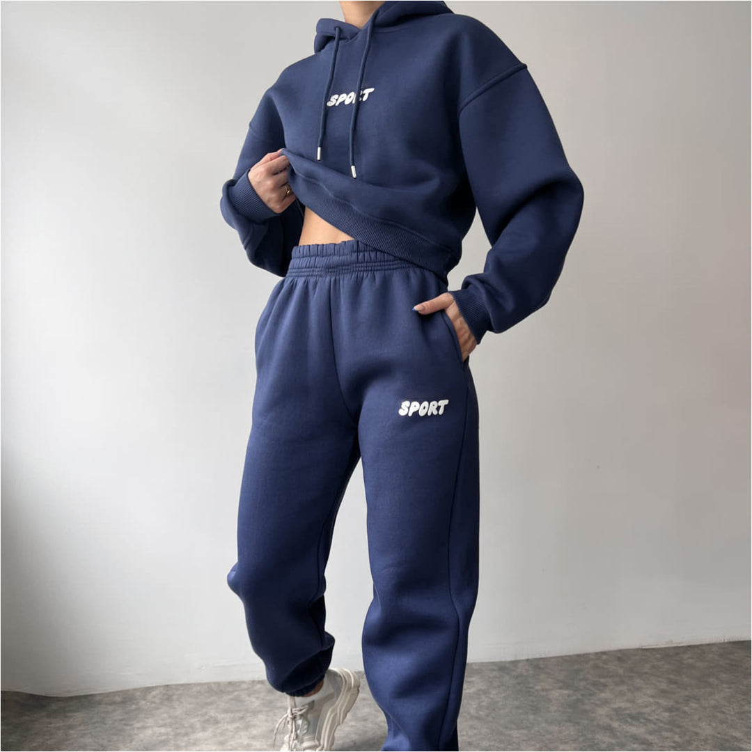 Kvinnenes sporty cropped hettegenser og joggebukser sett Skjora
