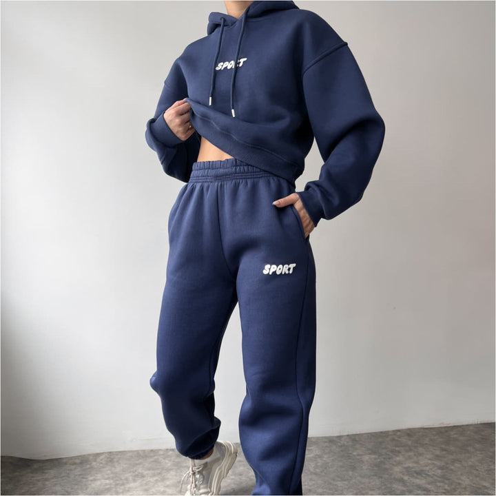 Kvinnenes sporty cropped hettegenser og joggebukser sett Skjora