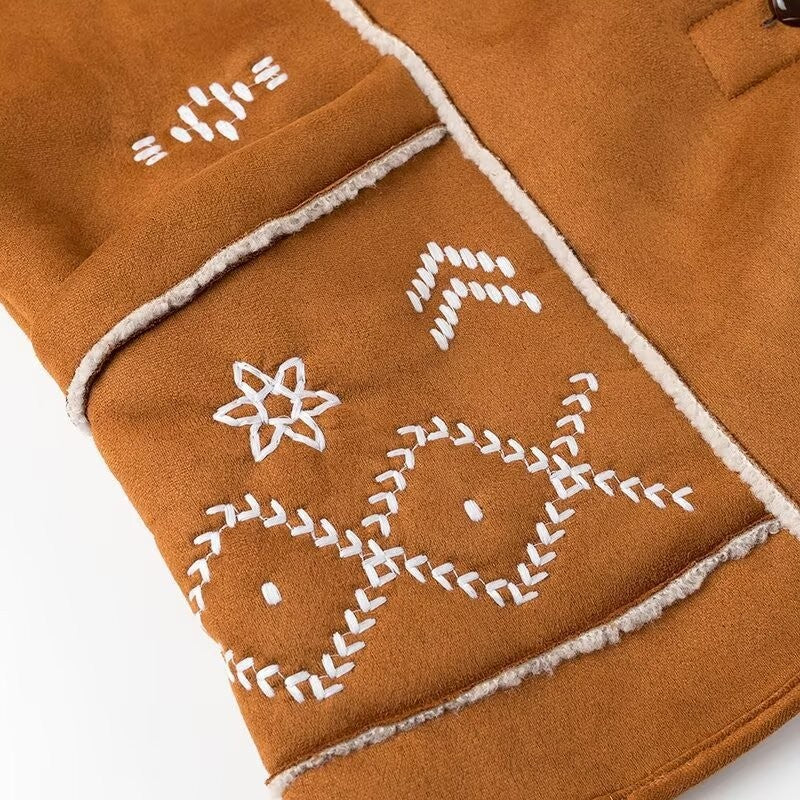 Kvinnes avslappet og varm teddyjakke med broderi Skjora