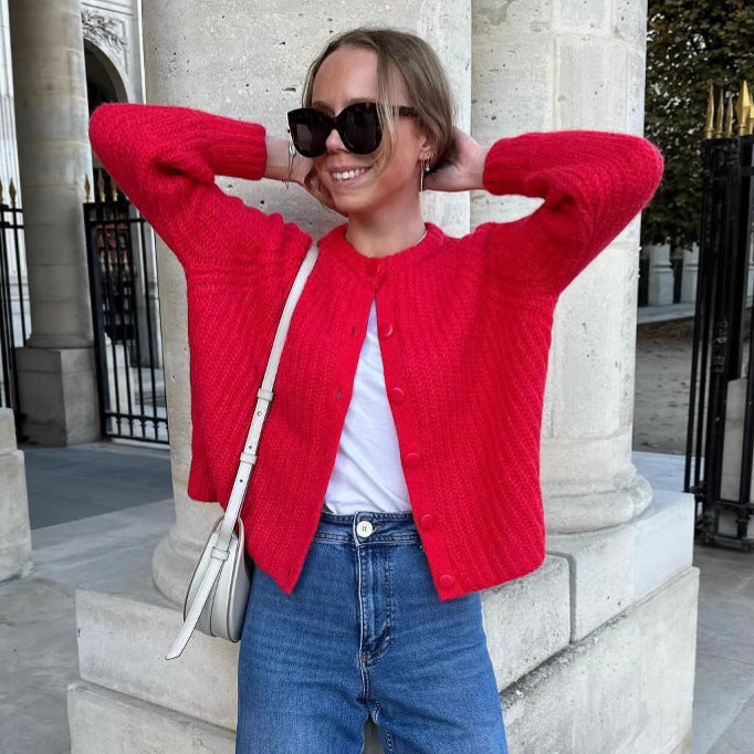 Kvinne koselig cardigan med vertikal ribbestruktur og store knapper Skjora