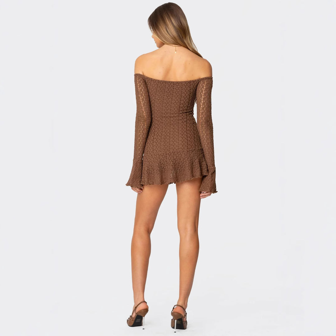 Damer Off-Shoulder Minikjole med strukturert heklemønster og svingende kant Skjora