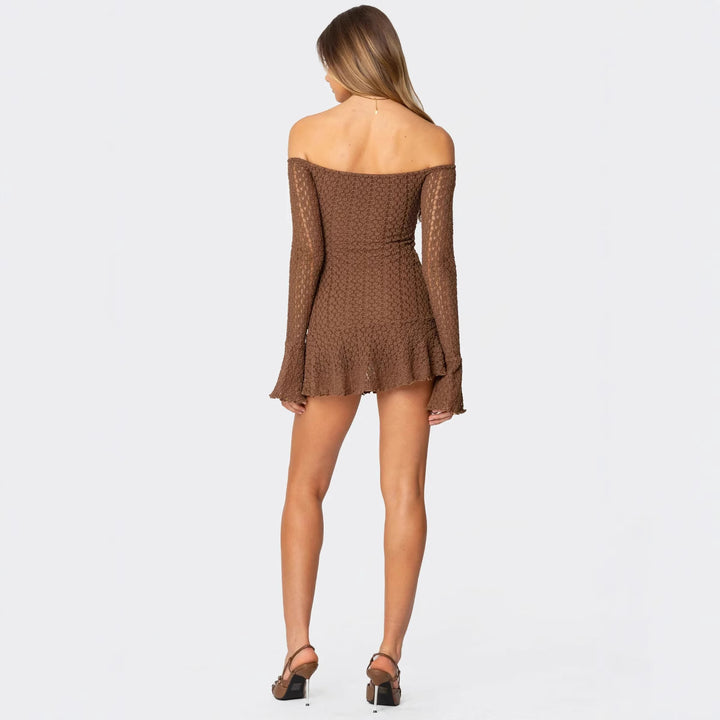 Damer Off-Shoulder Minikjole med strukturert heklemønster og svingende kant Skjora