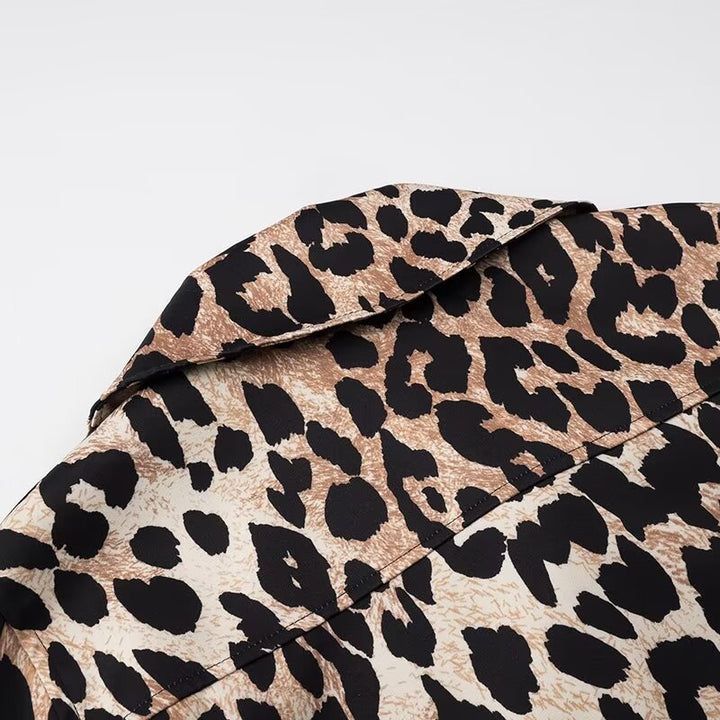 Damer Kort Leopardjakke i Urban Stil med Praktiske Lommer Skjora