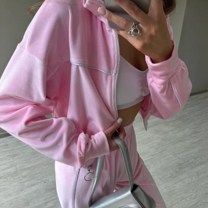 Kvinnelig sporty velour joggedress med høy krage og glidelås Skjora