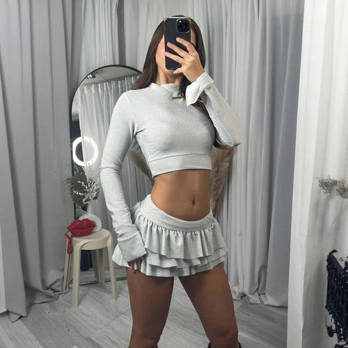 Kvinnenes moteriktige crop top og plisserte mini skjørt sett Skjora