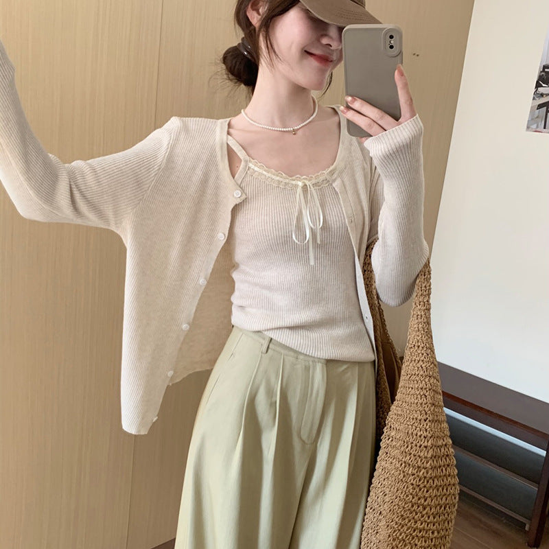 Kvinnelig uformell cardigan med fashionable knappedetaljer og forlengede ermer Skjora