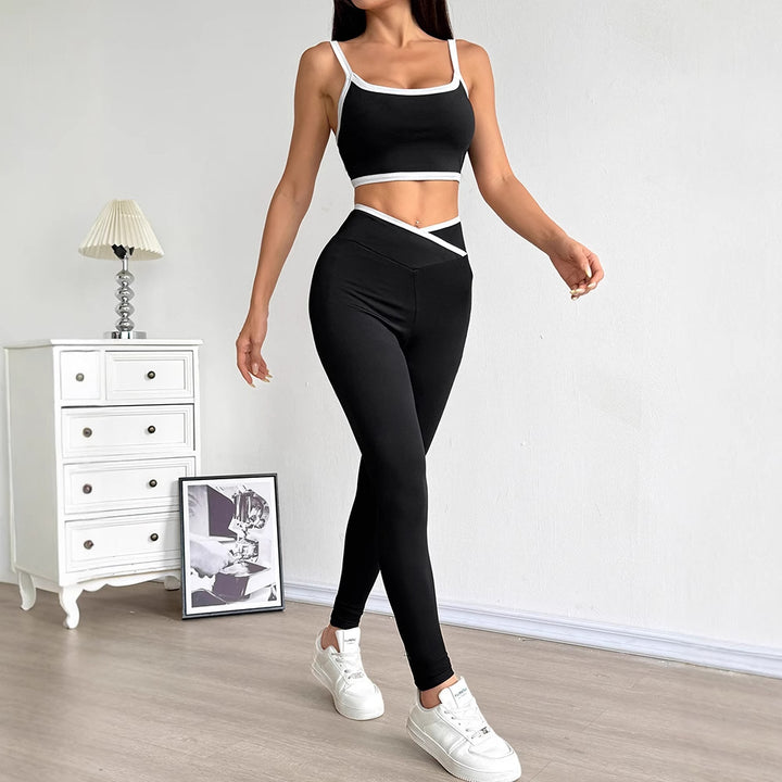 Damer Sporty Set med tettsittende topp og høyt skårede leggings Skjora