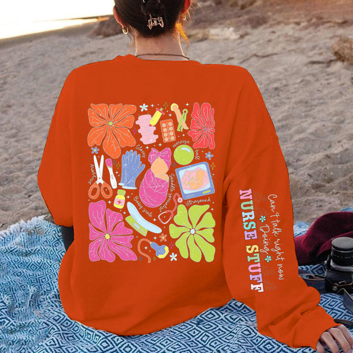 Dame sweatshirt med fargerik grafisk design og originalt pleiemotiv Skjora