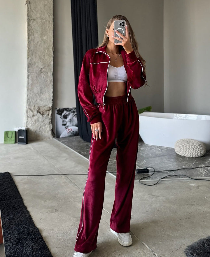 Kvinnelig sporty velour joggedress med høy krage og glidelås Skjora