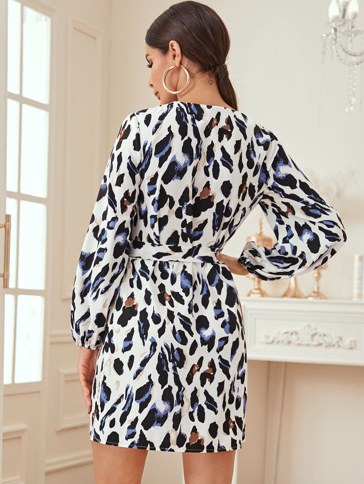 Dame blusekjole med dyreprint og tilpasset belte Skjora