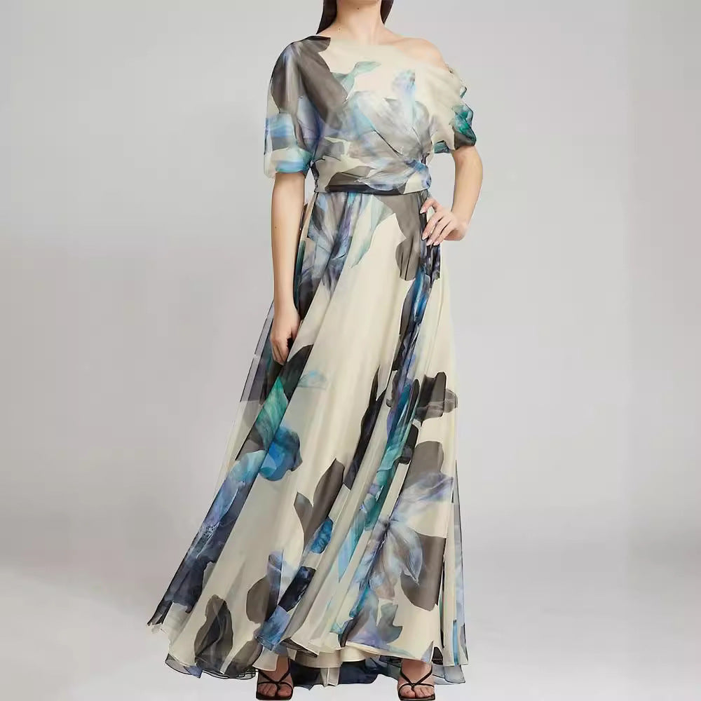 Kvinnelig elegant chiffon kjole med av-bare-skulder design og blomster mønster Skjora
