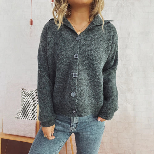 Kvinnens koselige cardigan med krage og knappåpning Skjora
