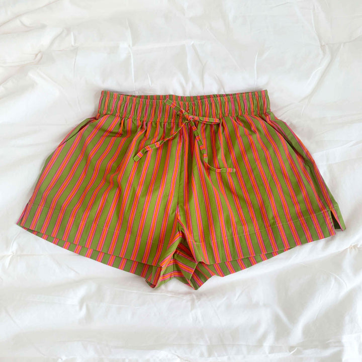 Dame komfortable fritids-shorts med fargerikt stripemønster og elastisk liv Skjora