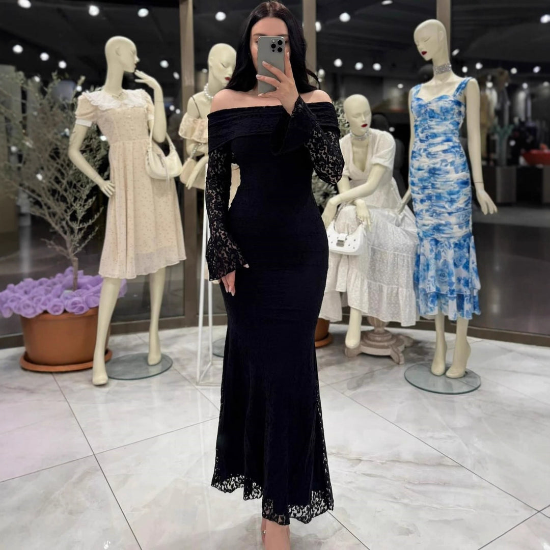 Dame Elegant spisskjole med off-shoulder design og skjørt Skjora