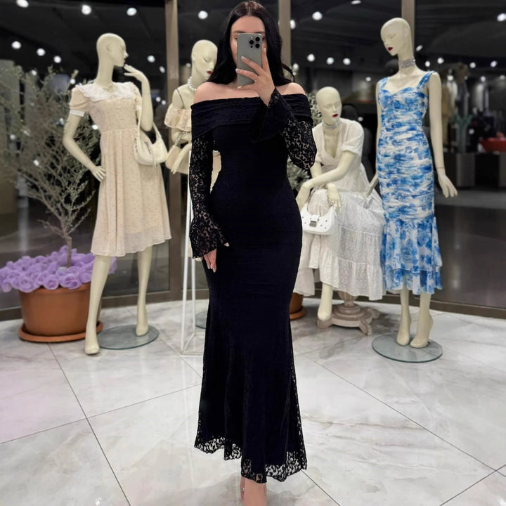 Dame Elegant spisskjole med off-shoulder design og skjørt Skjora
