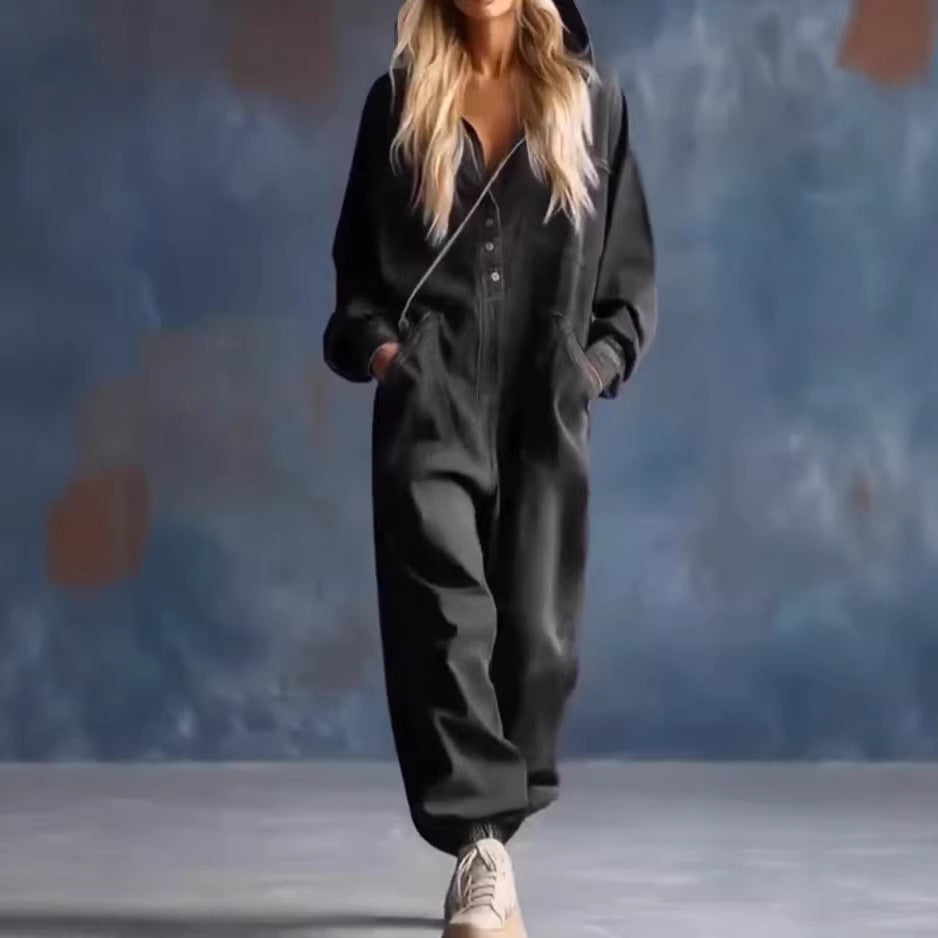 Kvinnes avslappet denim jumpsuit med hette og praktiske lommer Skjora