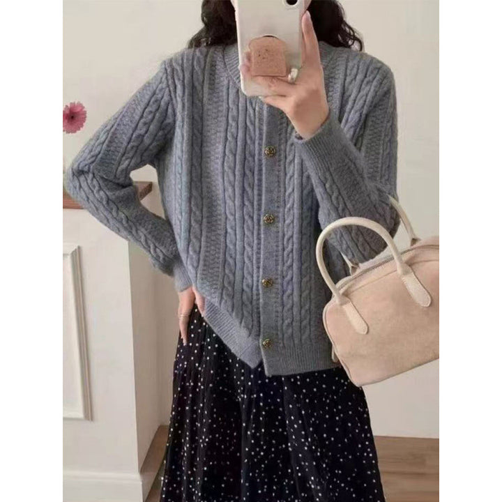 Damer elegant cardigan med kabelmønster og dekorative knapper Skjora