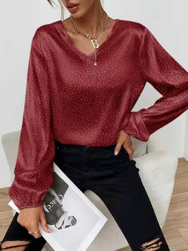 Kvinnes elegant bluse topp med v-hals og voluminøse ermer Skjora
