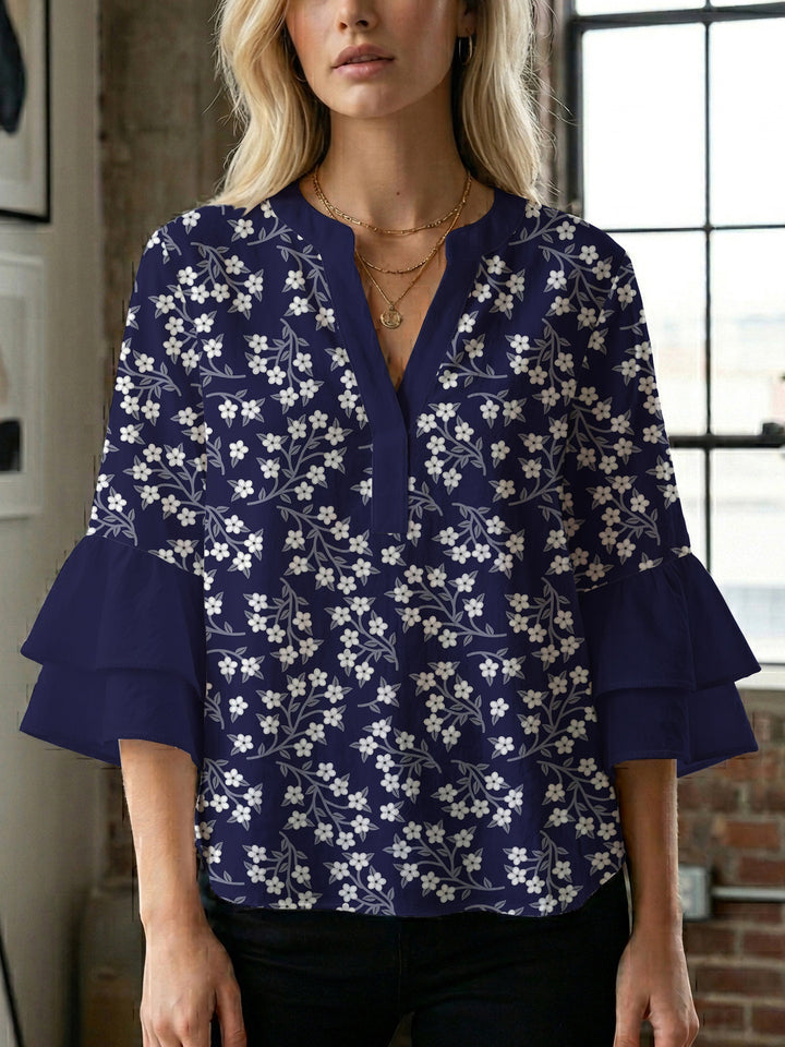 Damebluse med voluminøse ermer og blomsterdesign Skjora