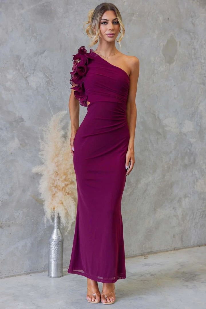 Kvinne Elegant Rynket Maxi Kjole med en Off-Skulder Design og Skreddersydd Passform