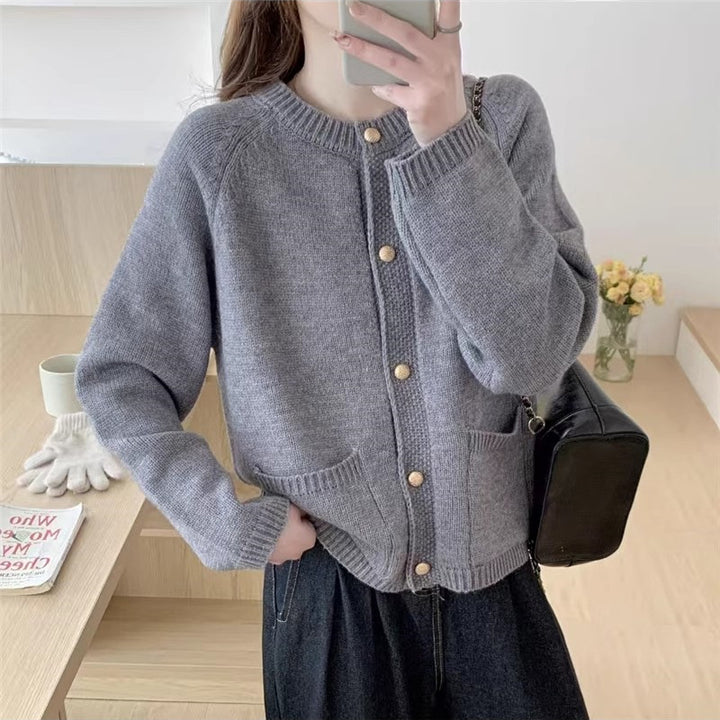 Dame cardigan med høy kvalitet strikketekstur og praktiske lommer Skjora
