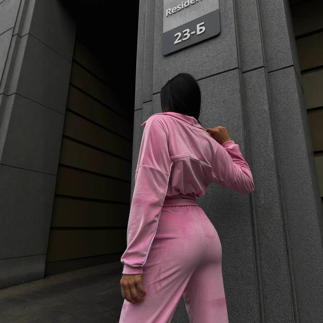 Kvinners avslappede fleece loungewear sett med kort jakke og komfortable bukser Skjora