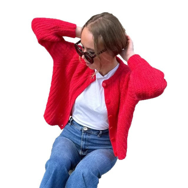 Kvinne koselig cardigan med vertikal ribbestruktur og store knapper Skjora