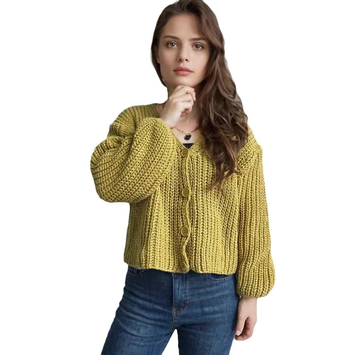 Kvinnenes kort cardigan med chunky strikkstruktur og store knapper Skjora