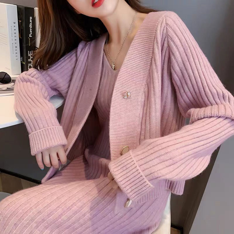 Women's knitted ensemble with elegant V-neck and decorative cardigan Skjora