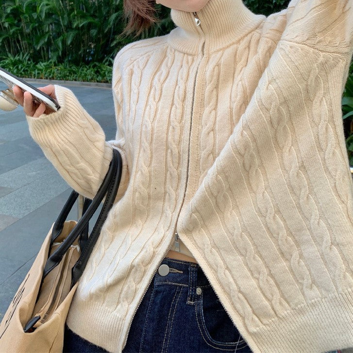 Kvinnenes chunky strikk cardigan med høy krage og asymmetrisk snitt Skjora