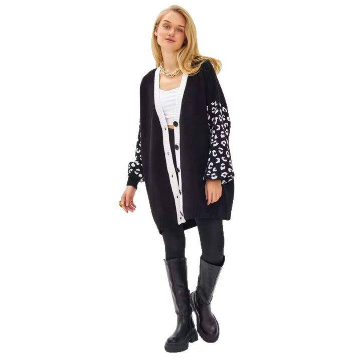 Kvinnes Fashionable Strikket Kardigan med Suede Ermer Skjora