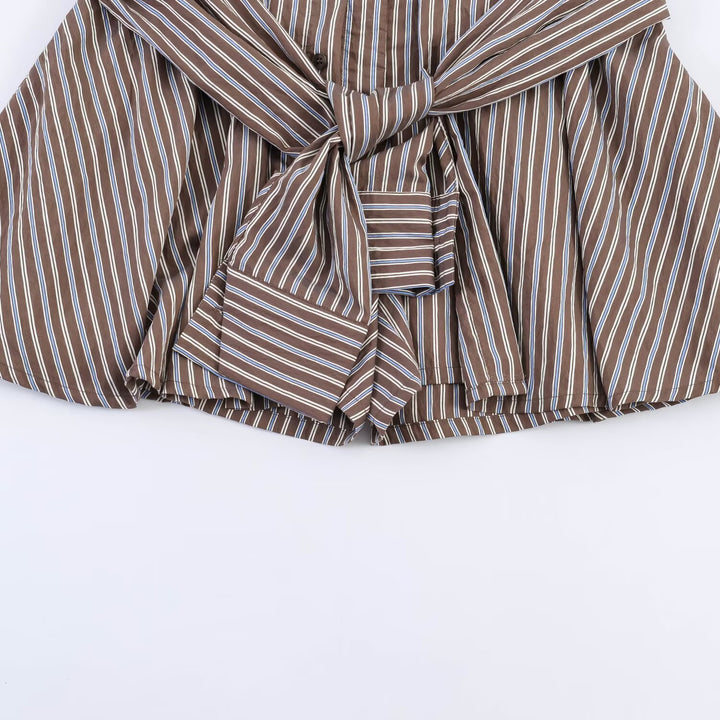 Dame sarong med moden stripete mønster og dekorativt belte Skjora