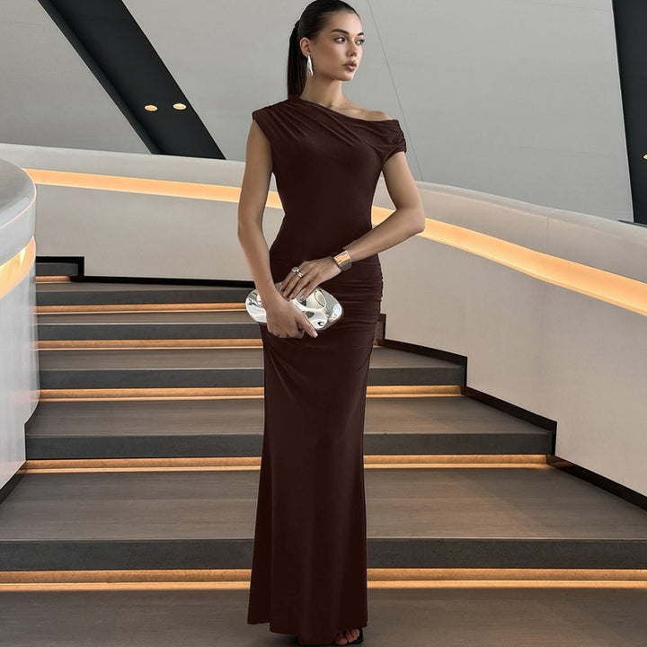 Dame Elegant Maxikjole med asymmetrisk utskjæring og rynker Skjora