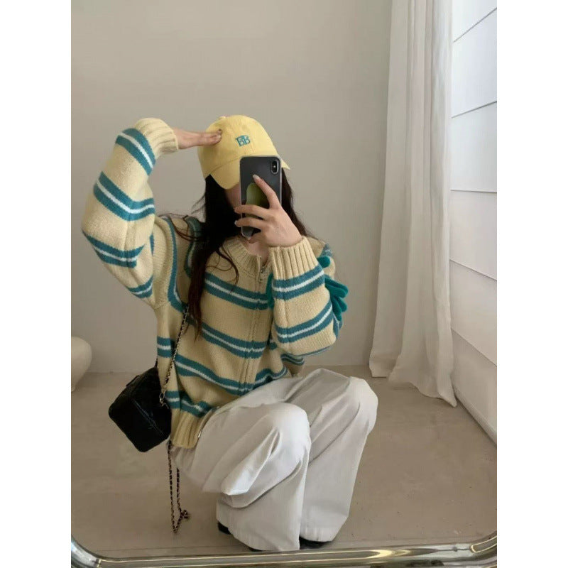 Kvinne strikket cardigan med moderne striper Skjora