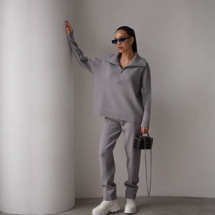 Kvinnenes elegante hettegenser og joggebukse sett med høy krage og glidelås Skjora