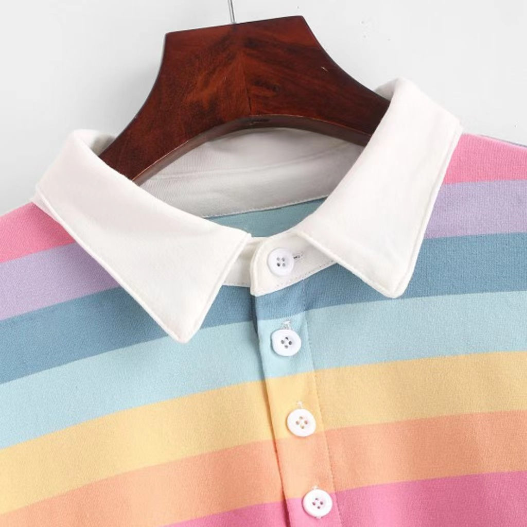 Kvinne Cropped Polo Skjorte med Fargerike Striper og Løs Passform Skjora