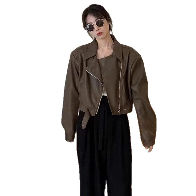 Kvinne Cropped Skinnjakke i Stilig Biker Design med Asymmetrisk Glidelås og Myke Materialer
