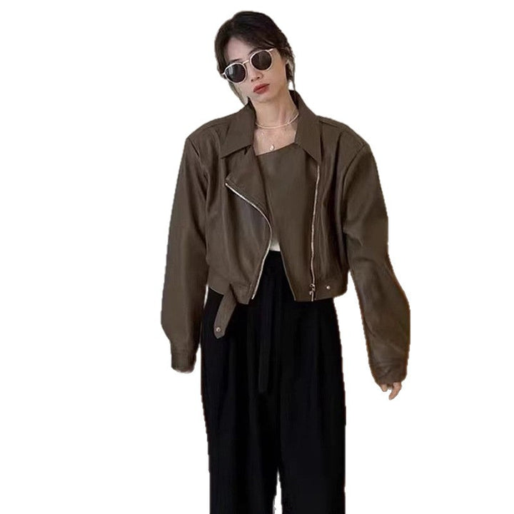 Kvinne Cropped Skinnjakke i Stilig Biker Design med Asymmetrisk Glidelås og Myke Materialer