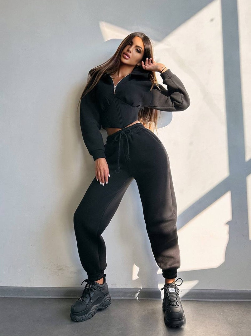 Kvinnegens cropped sweatshirt dress med høy krage og justerbar midje Skjora