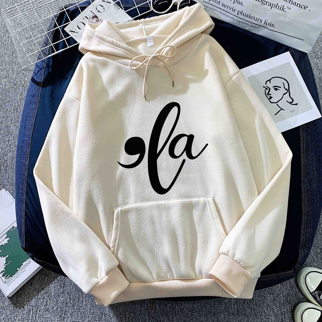 Dame hettegensere med kreativt grafisk design Skjora
