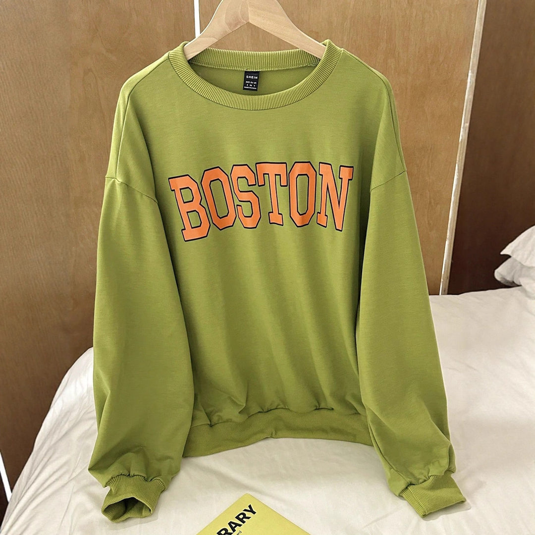 Kvinnelig avslappet sweatshirt med iøynefallende bokstaver Skjora