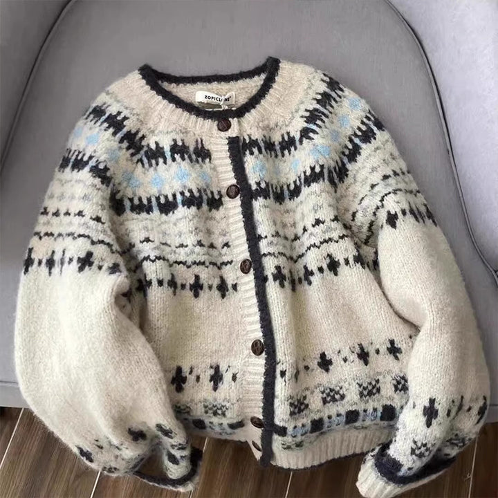 Kvinnens cardigan med tradisjonelt norsk mønster og høykvalitets knapper Skjora