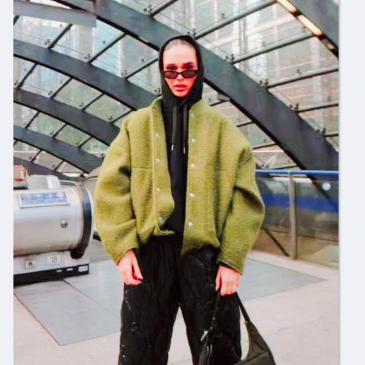 Dame Oversized Ulljakke med knappfri design og myk fôr Skjora