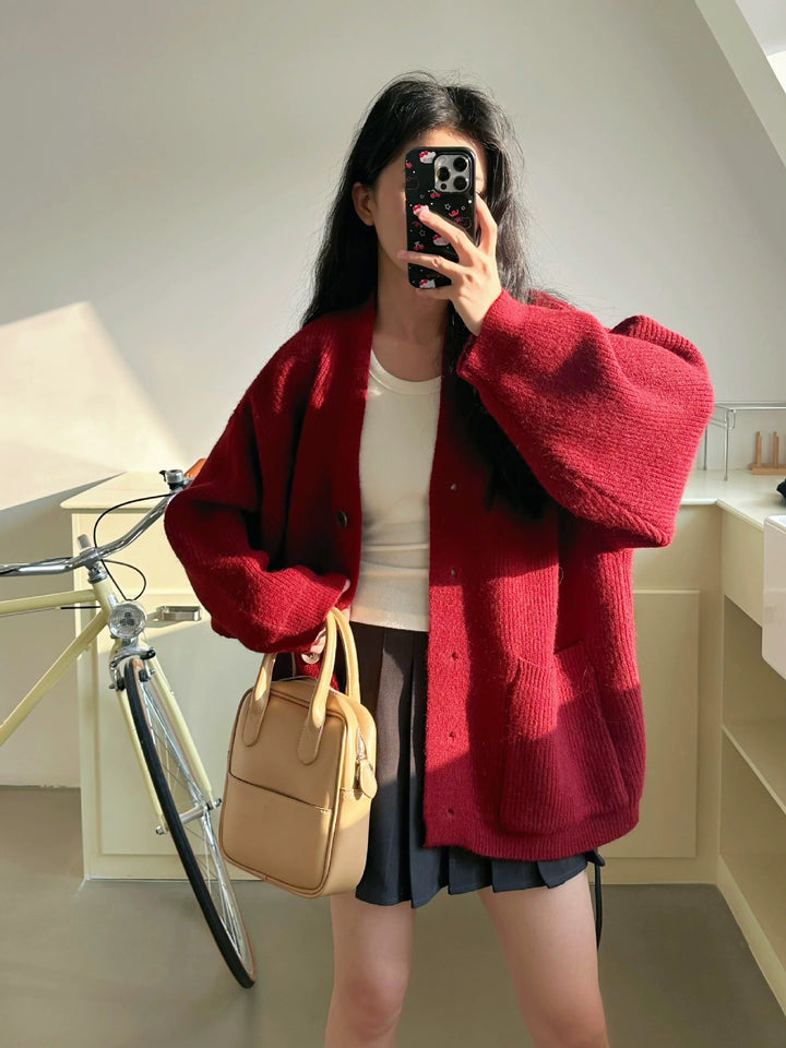 Kvinnes chunky strikket cardigan med elegante knappdetaljer og praktiske lommer Skjora