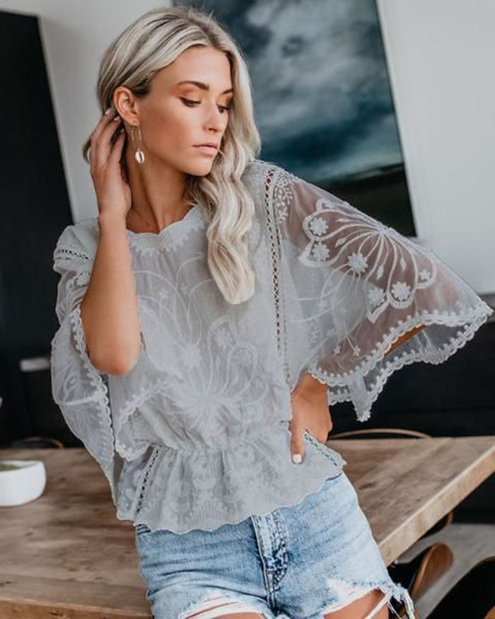 Kvinnes elegant bluse i blonde med voluminøse ermer Skjora