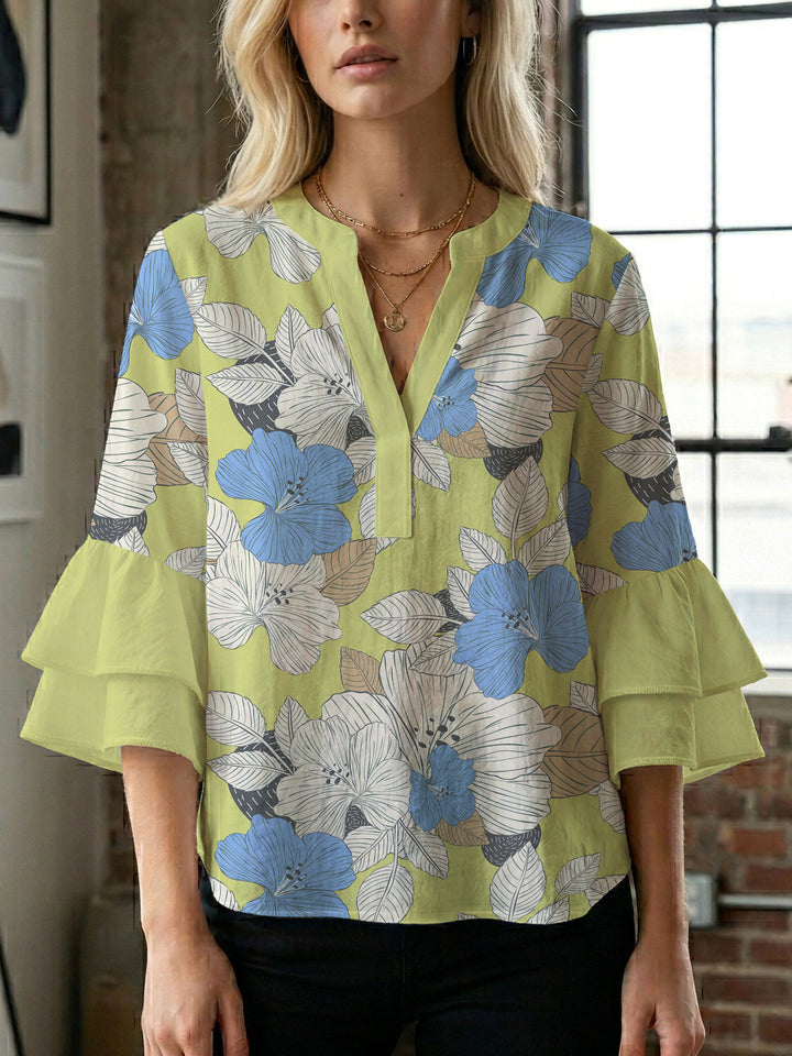 Damebluse med voluminøse ermer og blomsterdesign Skjora